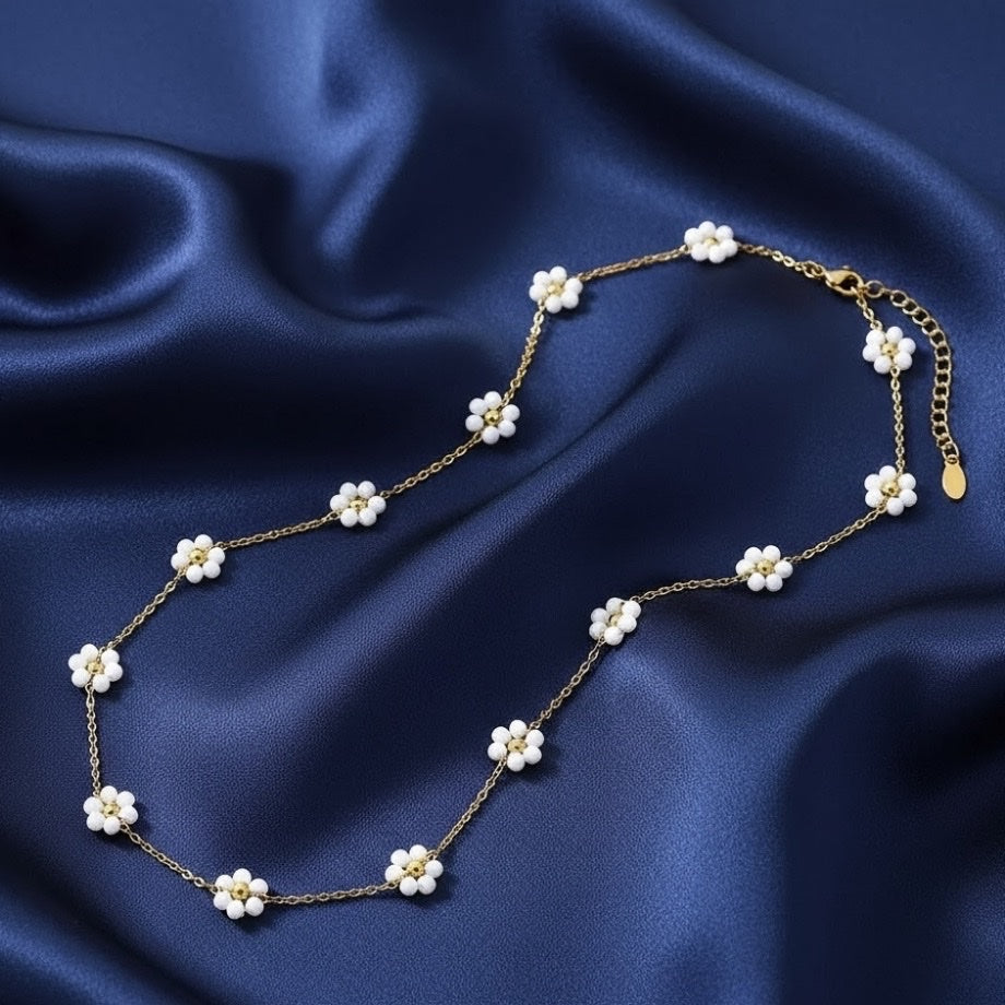Tejas Bloom Necklace detail