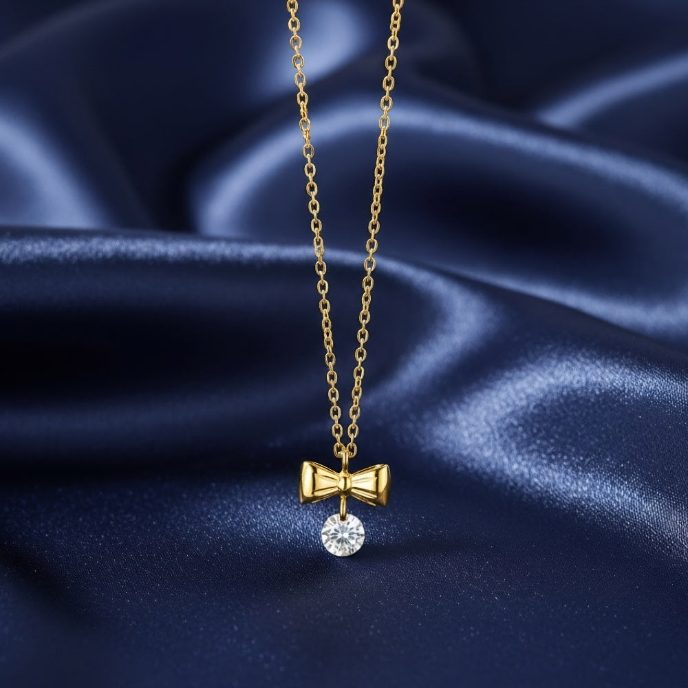 Smile Pavé Necklace detail